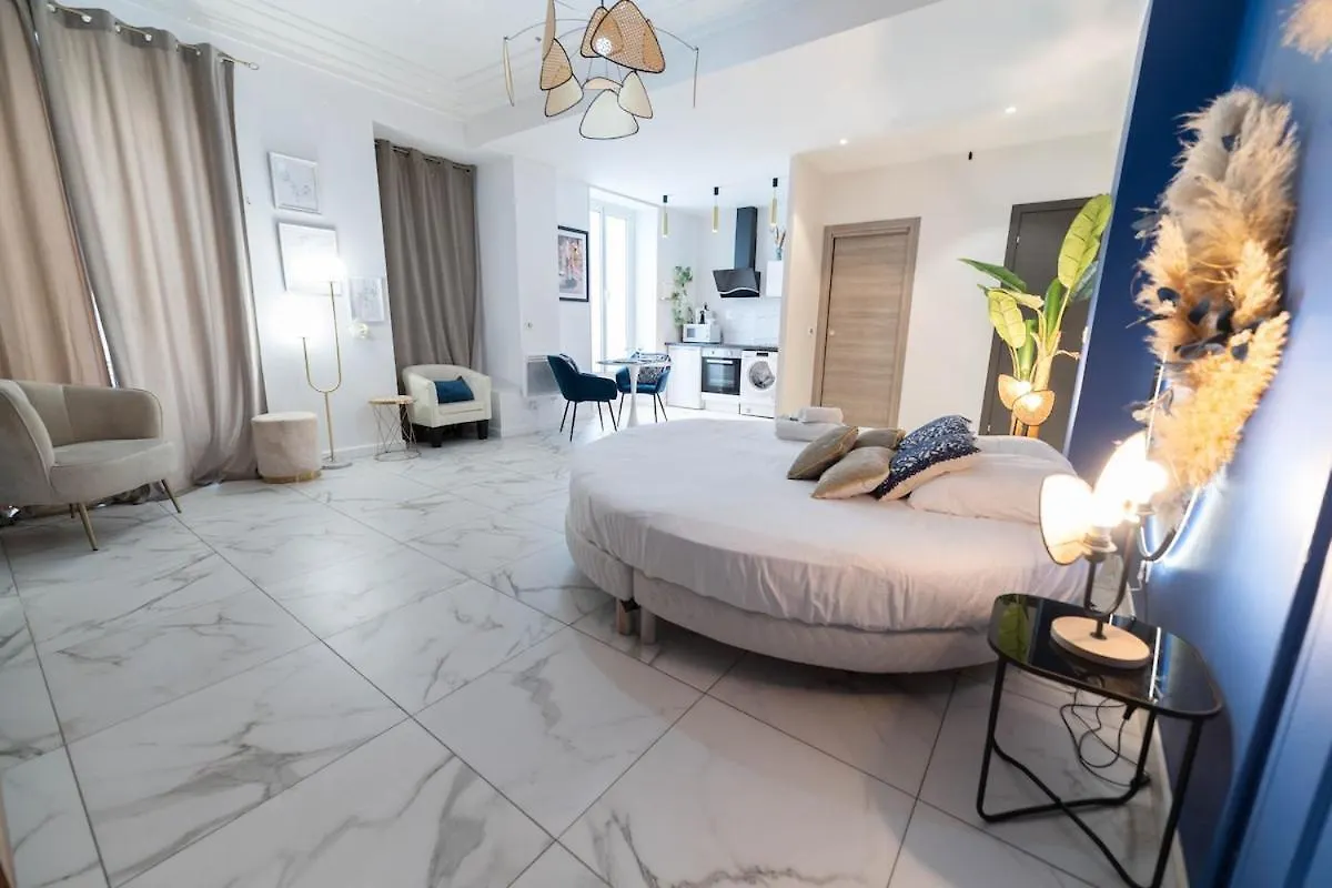 Chambre Avec Balneo, Centre Ville De Nice 0*,  France