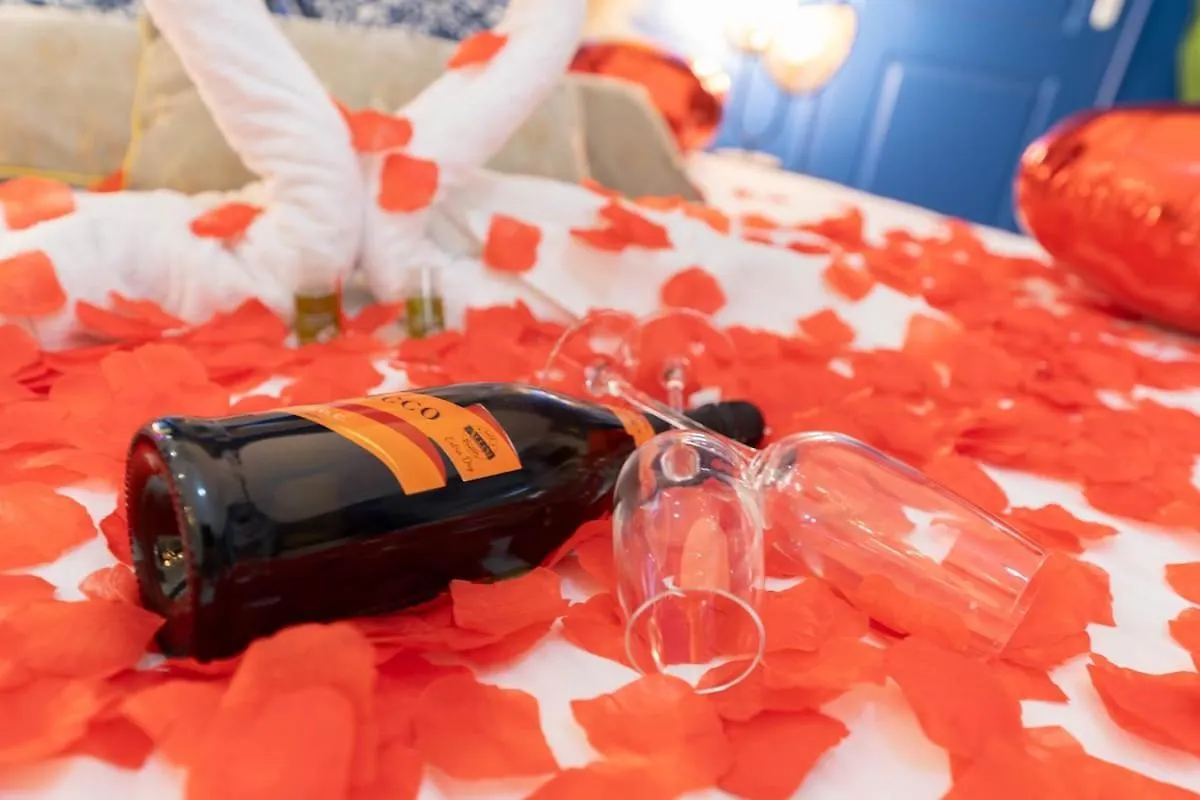 Chambre Avec Balneo, Centre Ville De Nice 0*,  France